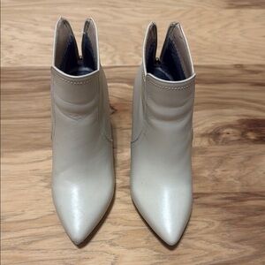 Cream Stiletto Heels with V-Shaped Opening